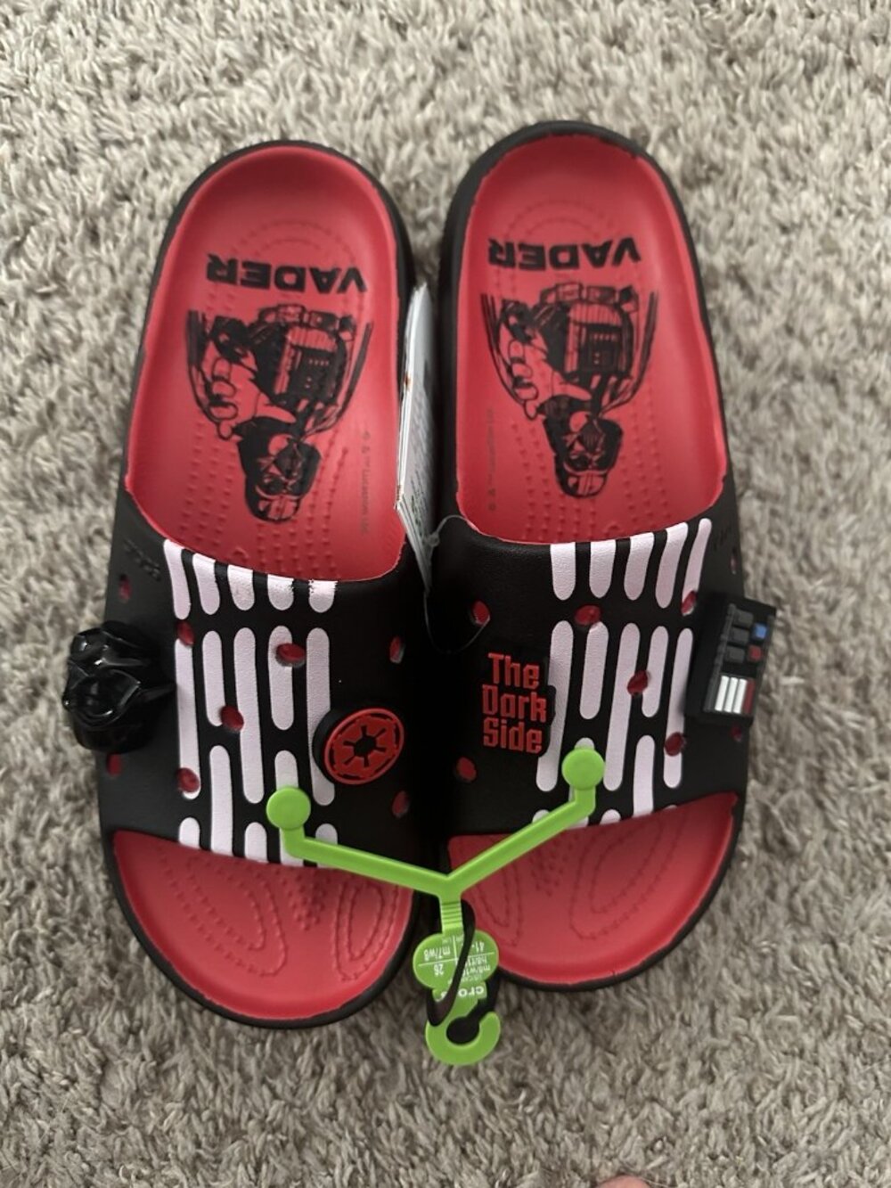 Crocs Star Wars Men's 8 Classic Slide V2 Darth Vader Glow in Dark Women's 10